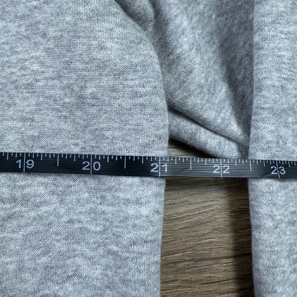 Adidas Pigeon NYC Basketball Crewneck Cut-Off Sweatshirt Gray Sz S Long Sleeve - Picture 3 of 9